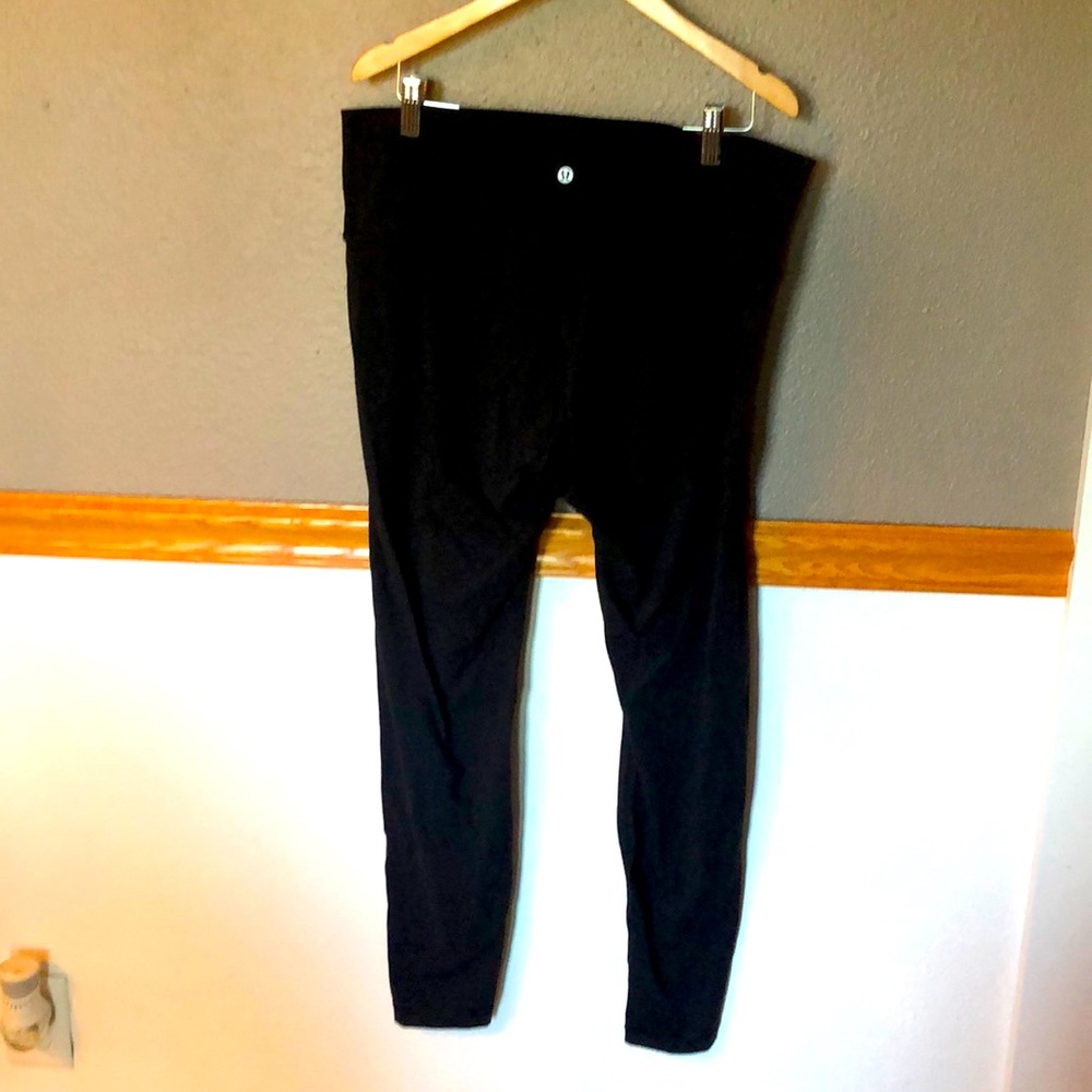 Size 14 Lululemon 7/8 length - like new condition